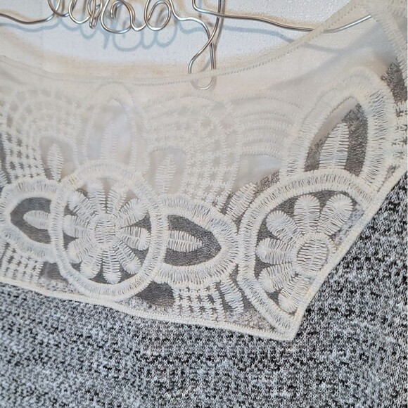 Massini Short Sleeved Knit Short Sleeved Sweater Lace Detail Size Large - Picture 4 of 9